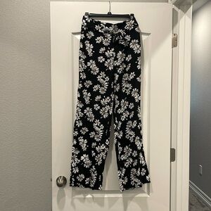 Flowy Daisy Pants NWT!